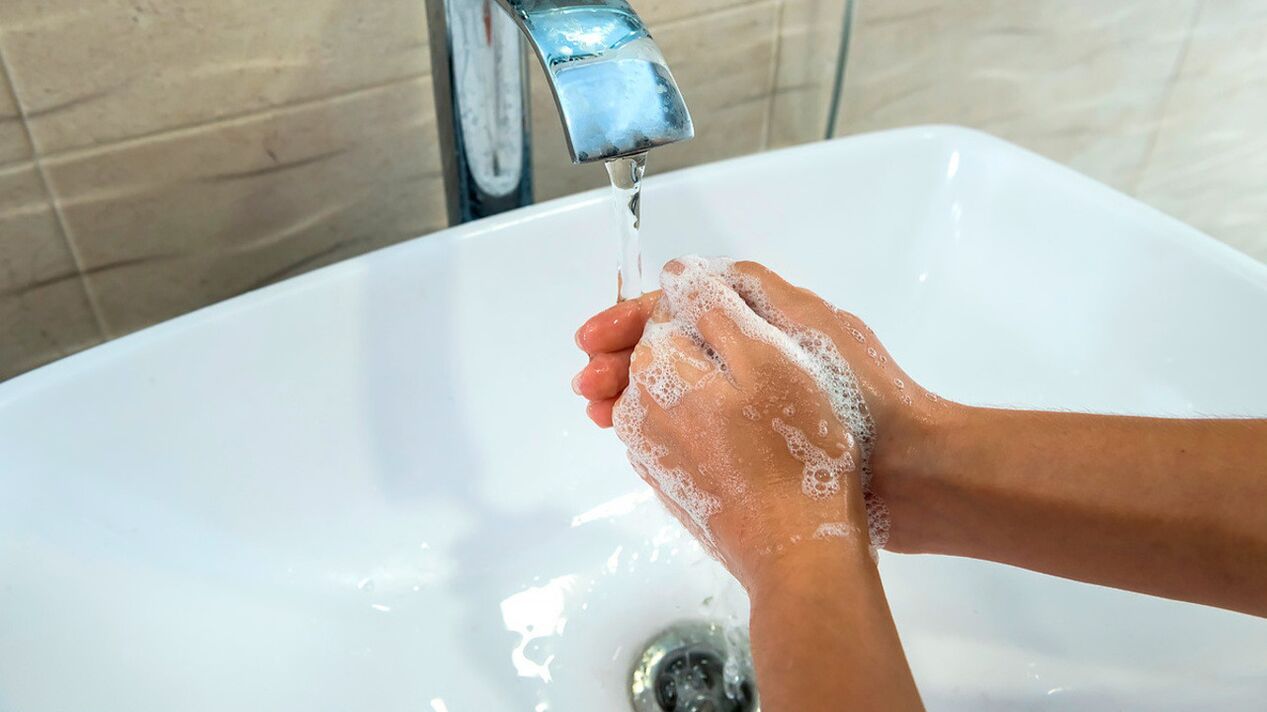 Najpreprostejše pravilo za preprečevanje helminthiasis je vedno umivanje rok z milom.